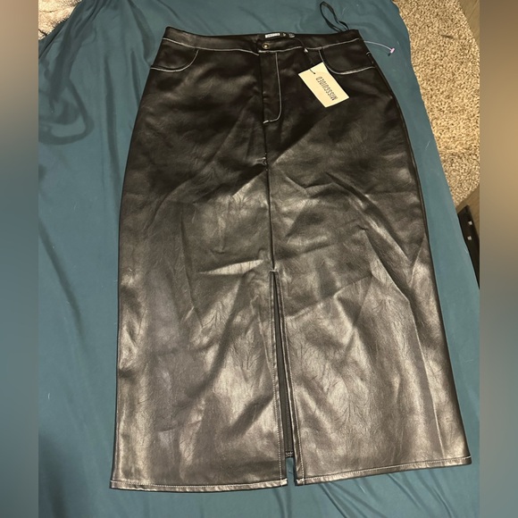 Misguided Faux Leather midi skirt - Picture 1 of 3